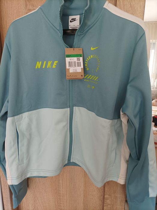Дамски екип Найк, нов с етикети.