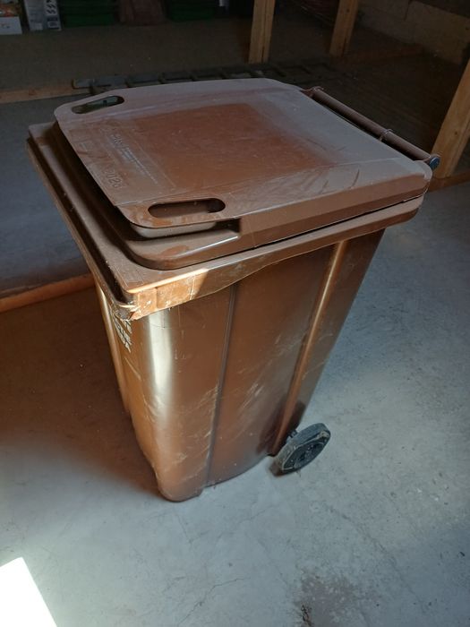 Pubele gunoi 240l Ofertă