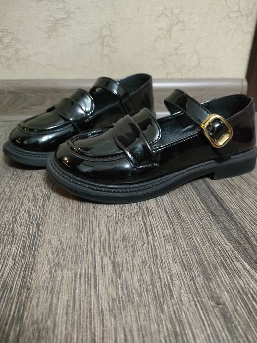 Туфли лакированные на девочку