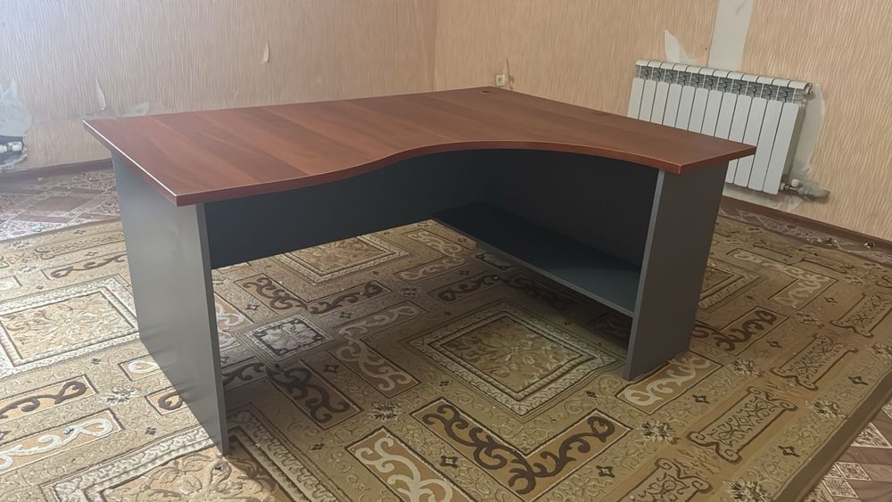 Продам Офисный стол