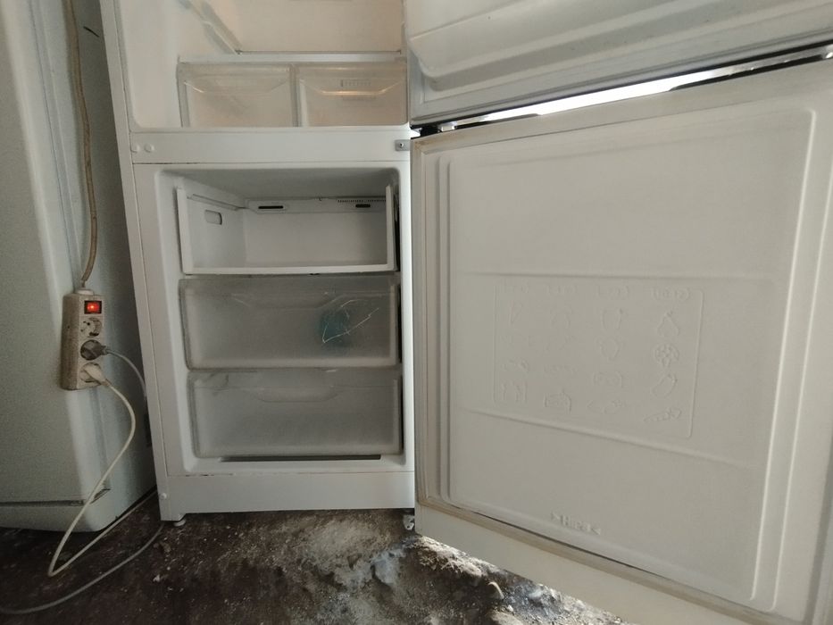 Продам холодильник Индезит