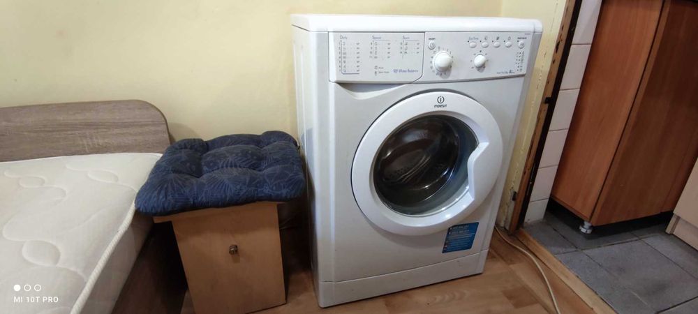 Продава се напълно обзаведен едностаен имот