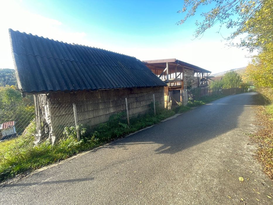 Vând casă în vârf de munte