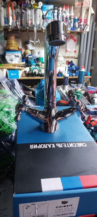 смесители для кухни и раковины.