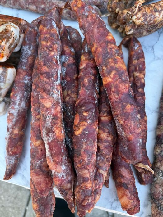 Домашни суджук, петрохан,едро кълцано домашни мезелъци