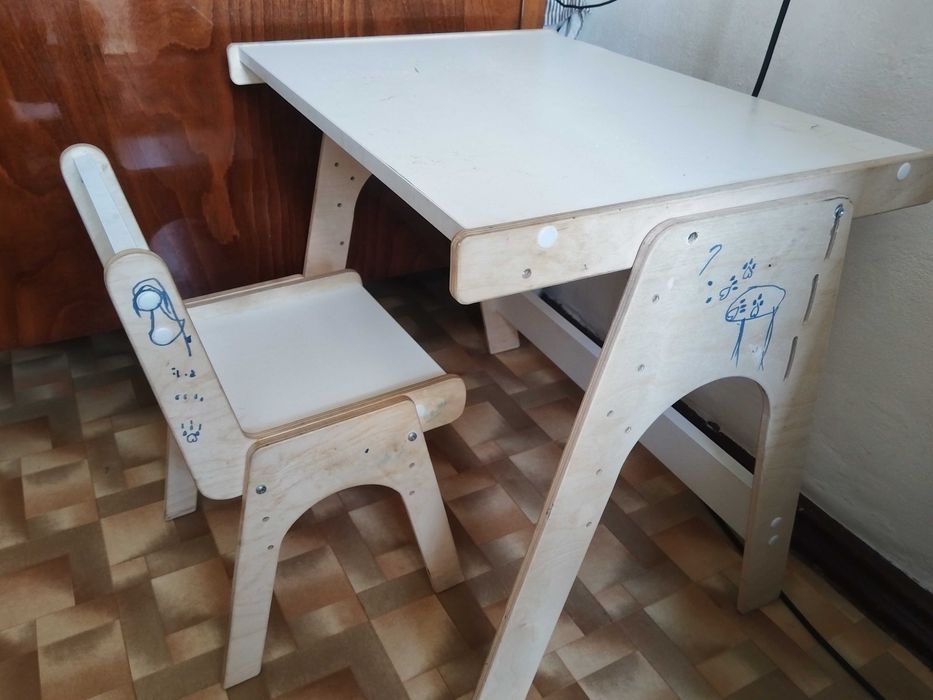 Продам, детский столик со стулом