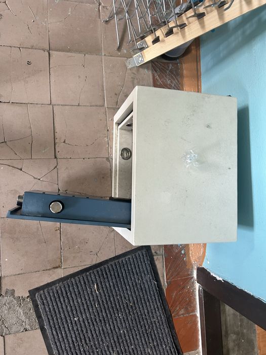 Продам сейф с кодом и ключом