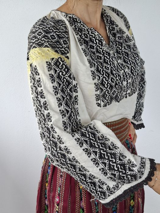 Vind costum traditional