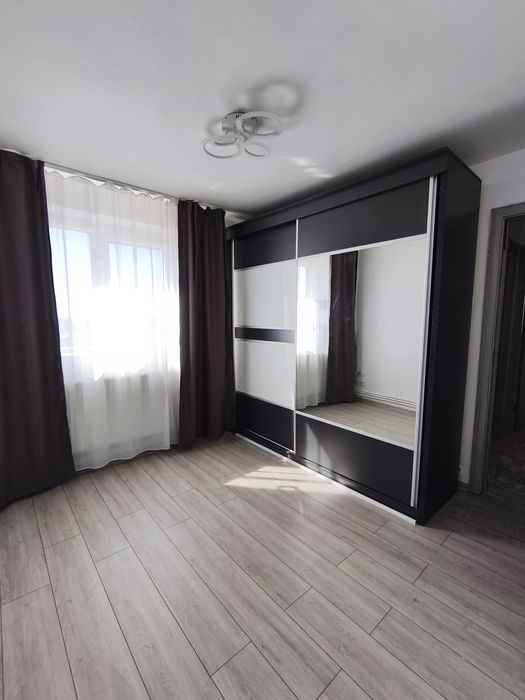 De închiriat Apartament 3 camere piata Progresului