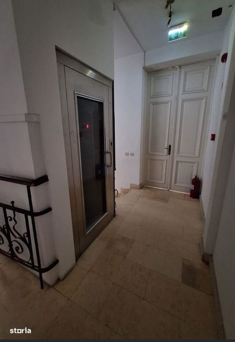 Spatiu birouri 12 camere