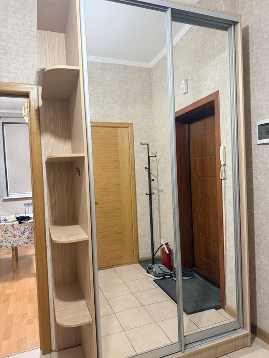Продается шкаф-купе в прихожую