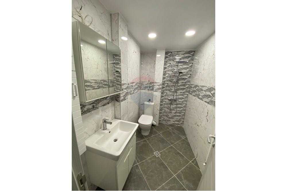 Продава се Тристаен апартамент в Разград, Център - 99 кв.м за 1808 €/кв.м - Снимка #9