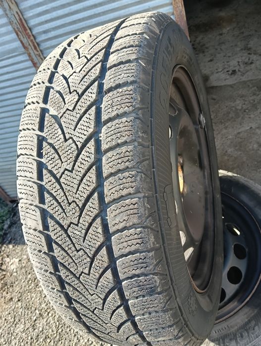 Vând Anvelope. M.S.