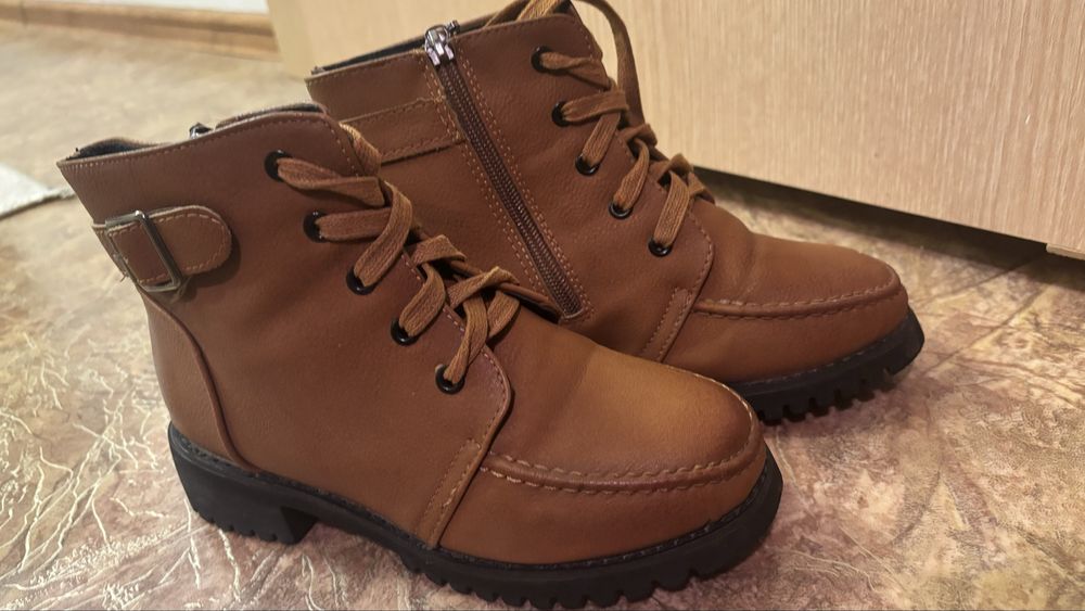 Отдам даром обувь