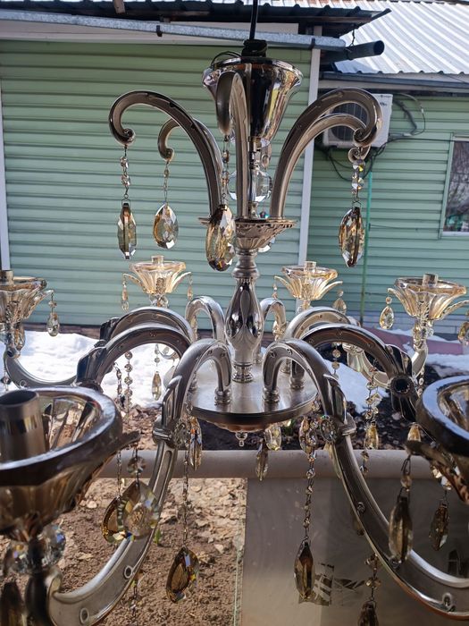 Продам люстру б/у.