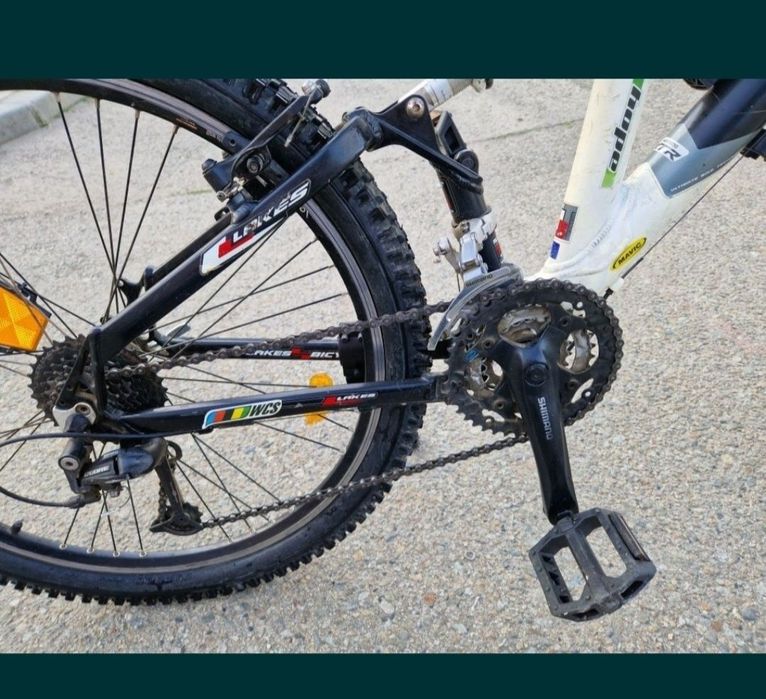 Bicicleta cu dublă suspensie