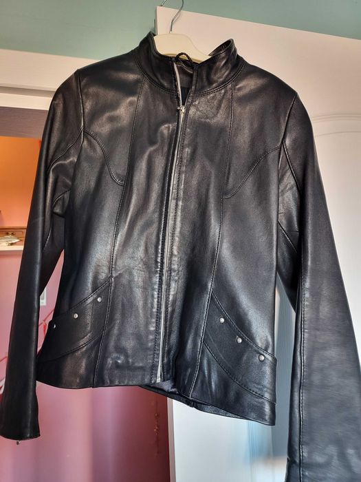 Продавам 1  кожено  яке от естествена кожа и 1  вълнено мъжко палто