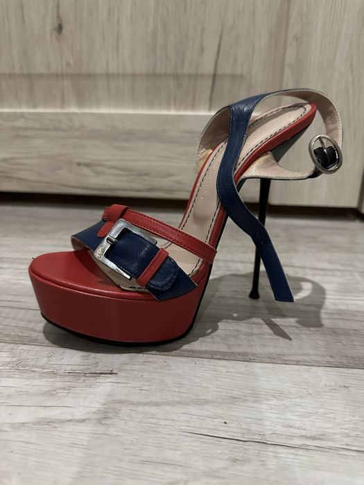 Босоножки женские