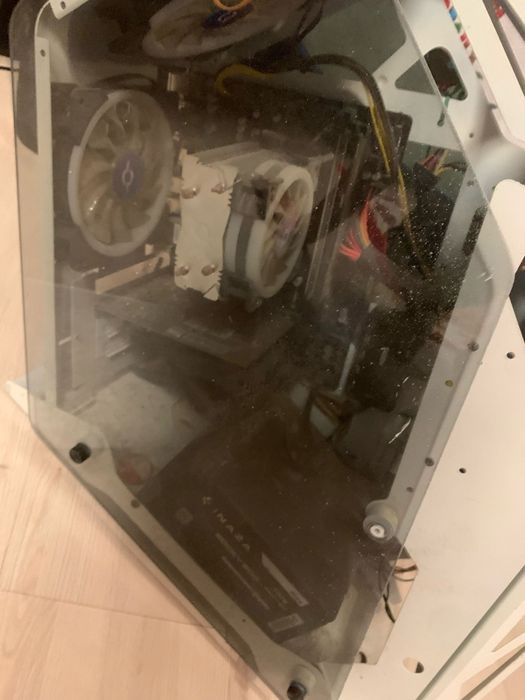 Vând PC 2500 lei