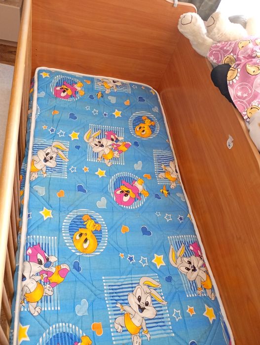 Детска дървена кошара.