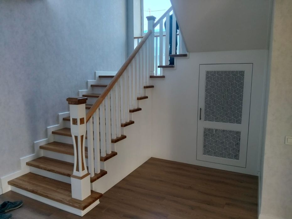 Изготовление лестниц  и корпусной мебели.