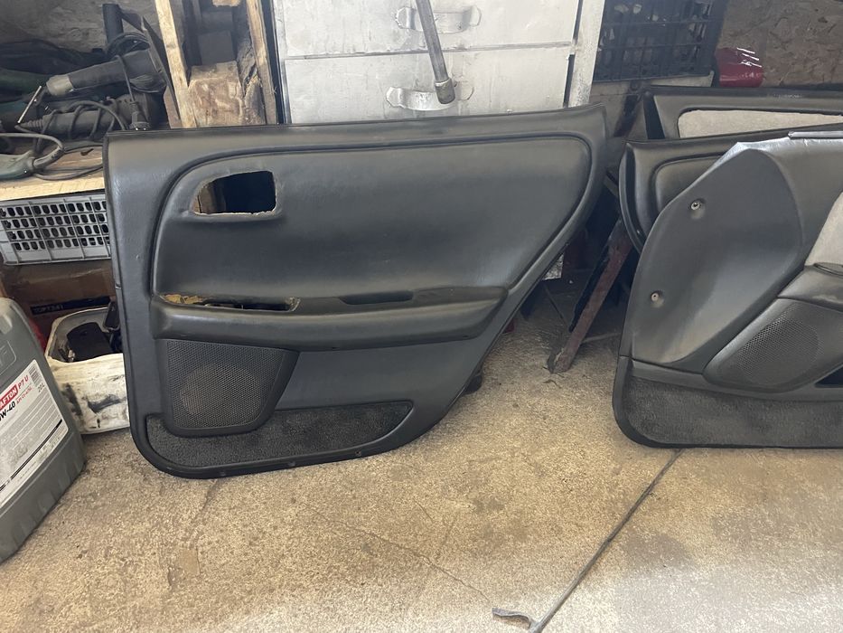 Продам комплект дверных карт дёшево