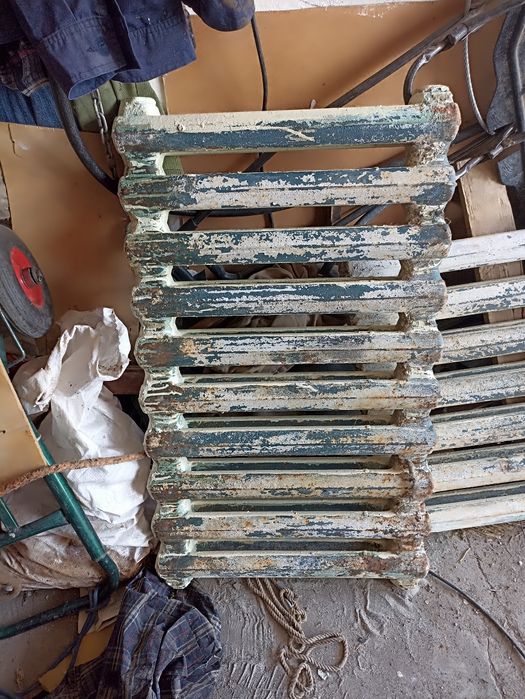 Продам чугунные батареи.