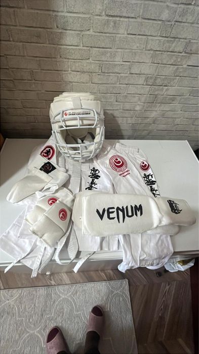 Продам костюм venum