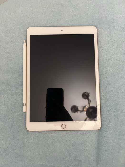 Продаю Ipad 7 с apple pencil