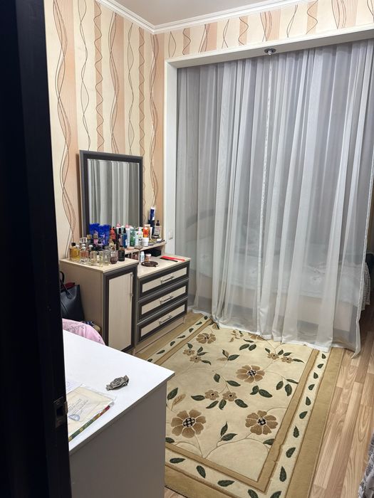 Продается Мирзо-Улугбекский район 2-х комквартира, переделанная в 3-х
