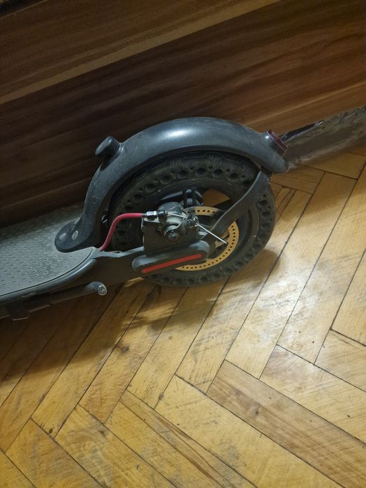 Xiaomi Mi M365 тротинетка с малък проблем.