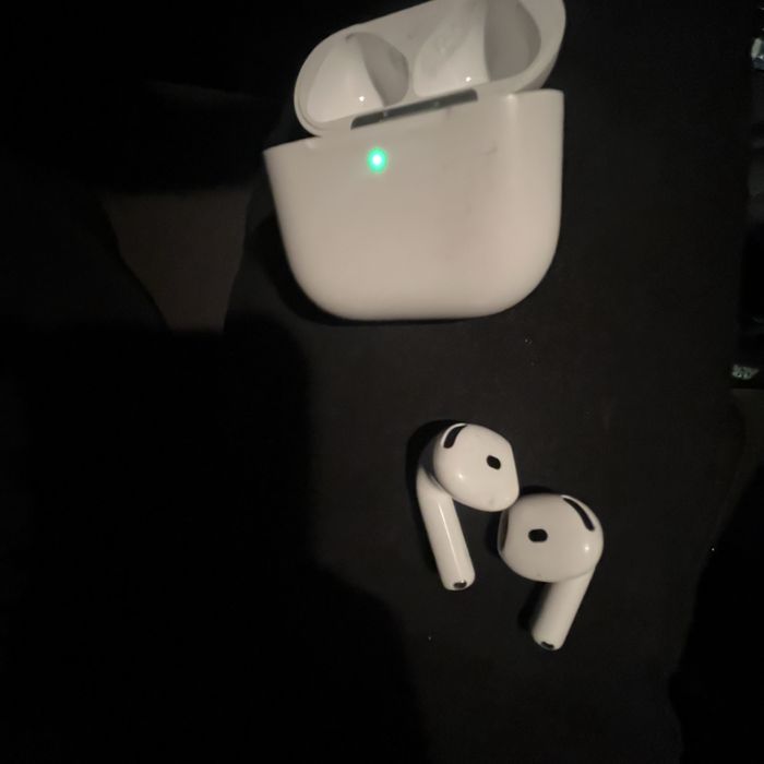 Van airpods 4 cu garantie!