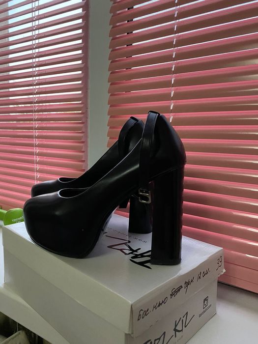 Продам женские туфли