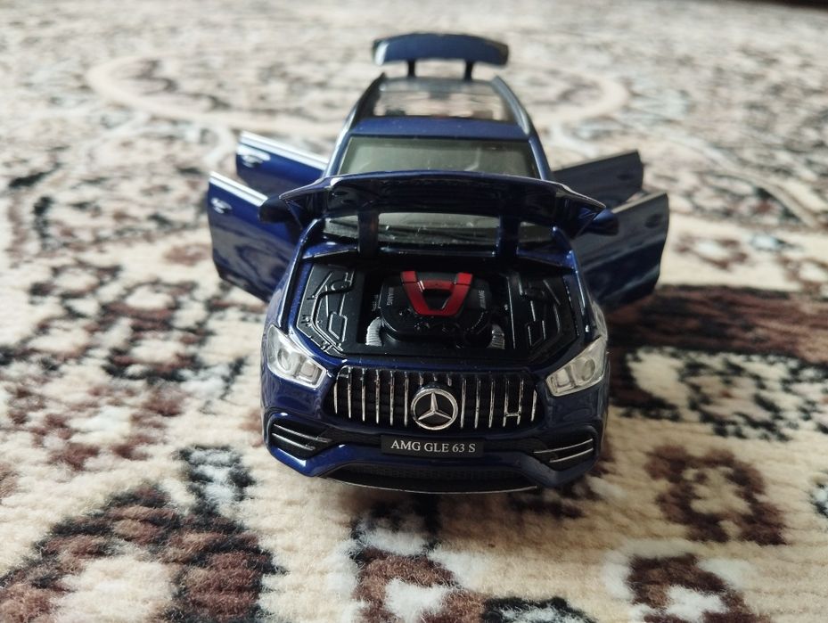 MERCEDES GLE 63S Масштабная модель