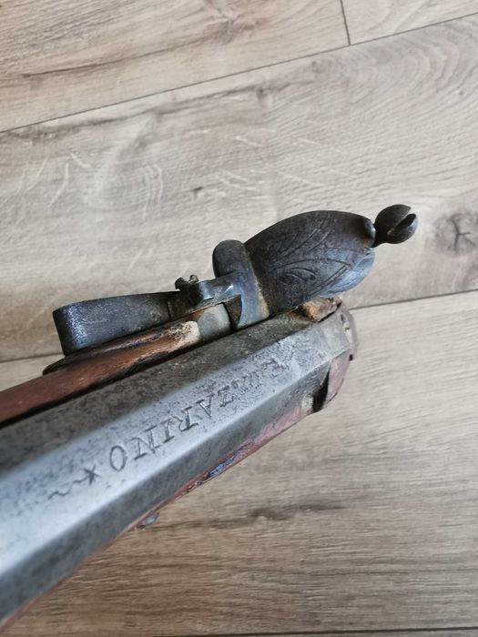 Кремъчен пищов с Лазарино цев