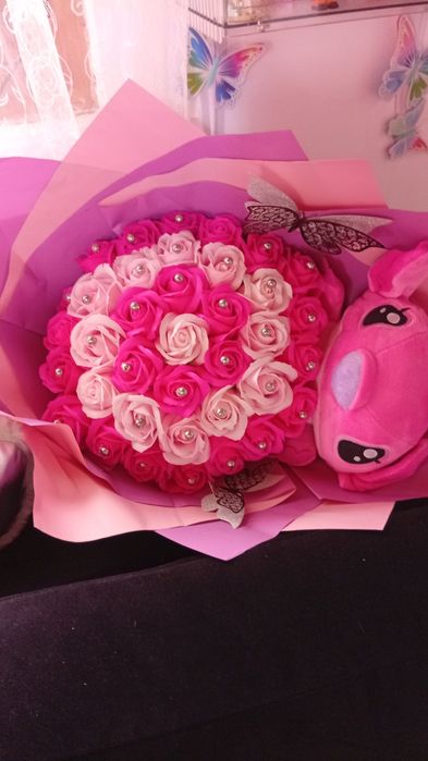 Buchete de flori cu stichi preț 150 lei