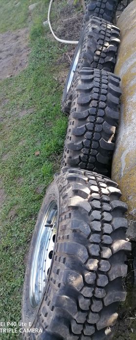 Vând patru jante cu cauciucuri