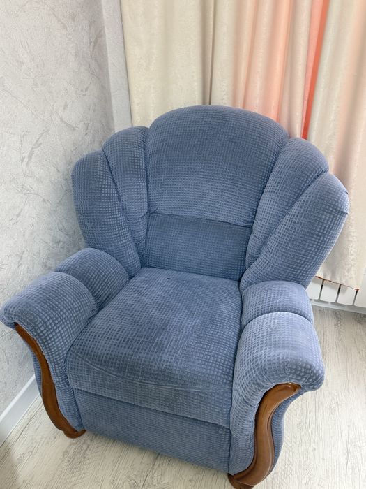 Продам 2 больших кресла