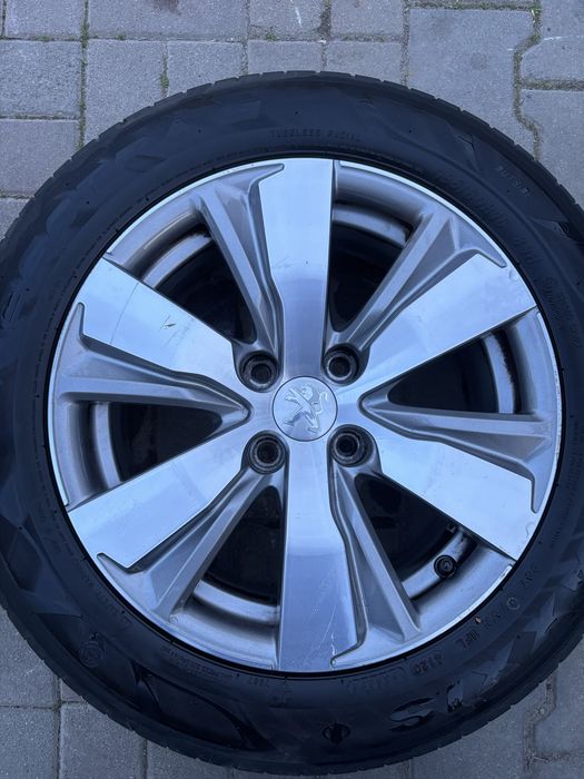 Джанти с гуми за Peugeot 4x108