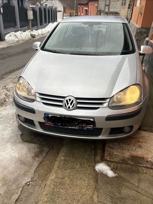 Vând golf 5  în perfectă stare de funcționare