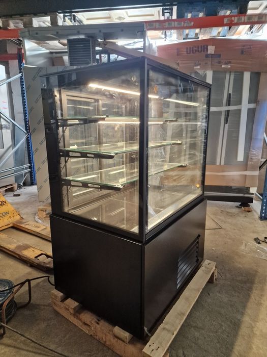 Сладкарска хладилна витрина CARINA