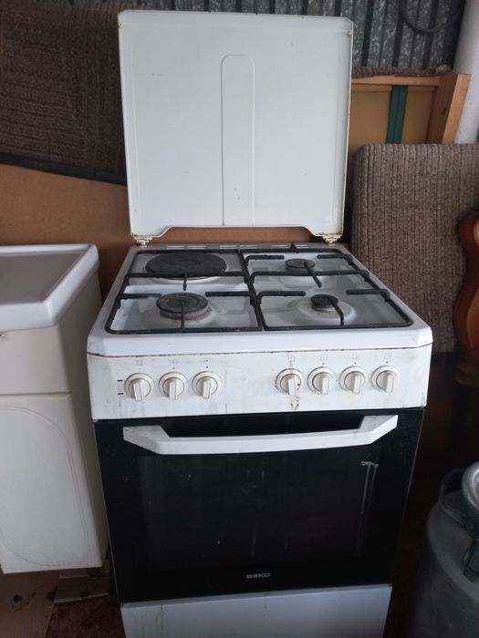 Продам газовую плиту