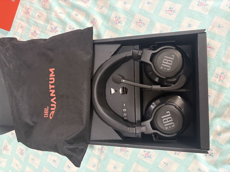 Casti wirelles jbl quantum 610