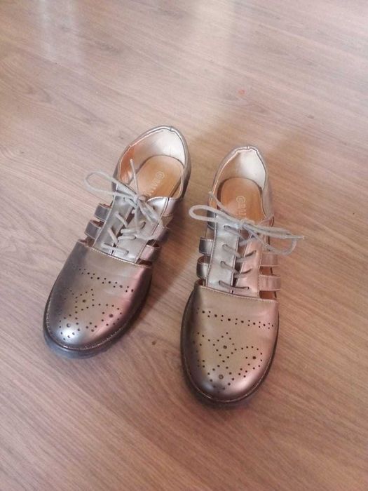 Продам туфли женские