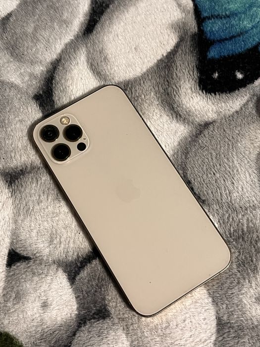vand iphone 12 pro spart pozele le face foarte bine pretul este negociabil