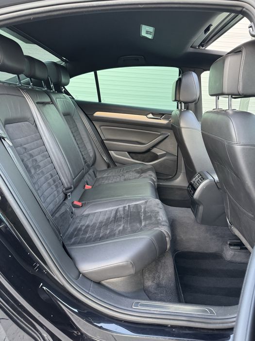 Volkswagen Passat R-line 2.0 tdi DSG -2019 e6 150CP LED Cockpit Panoramic ACC Alcantara - Accept variante