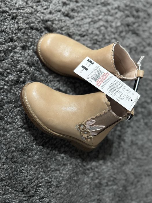 Botine noi cu eticheta:Fred&Flo marimi dispon:22,23,24,25,26,27,28