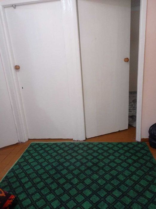 Qizarga kunlik oylik ijaraga kvartira bor. Bezxazayka