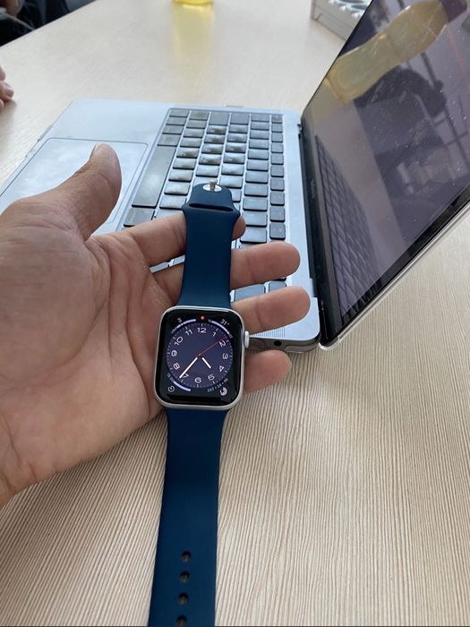 Продам часы Apple watch 2 se 44m