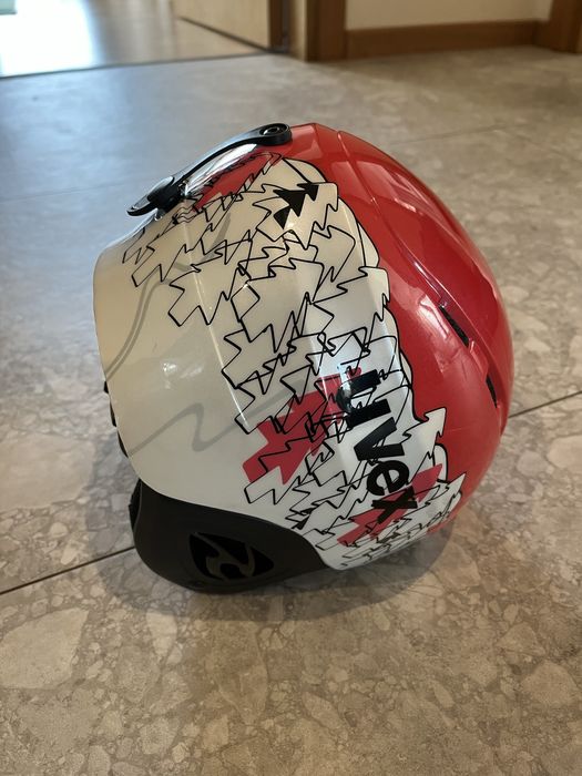 Детска ски каска UVEX